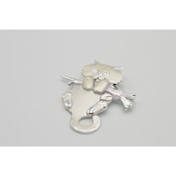 AJC Vintage Cat Pin Brooch Brushed Silver Cute Hanging Tree Branch Signed Bin8 - Picture 8 of 10